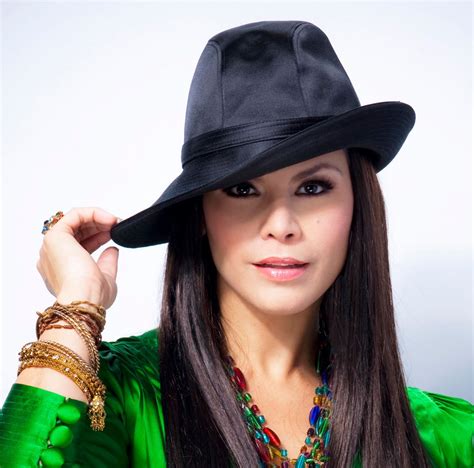 Olga tañon - Olga Tañón: Simetría Tour ... Olga ha posicionado treinta y ocho sencillos en Billboard Hot Latin Songs, y tiene el récord de (28) hits en los TOP 10 para una ...